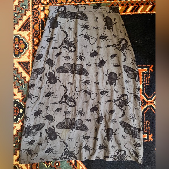 Disturbia PARASITE MIDI SKIRT 10 - buttons & arthropods - Picture 6 of 7